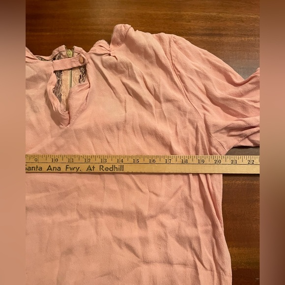 nikimoto rayon Pink blouse with lace trim Rear Quarter Zip Sz XL - Picture 3 of 7